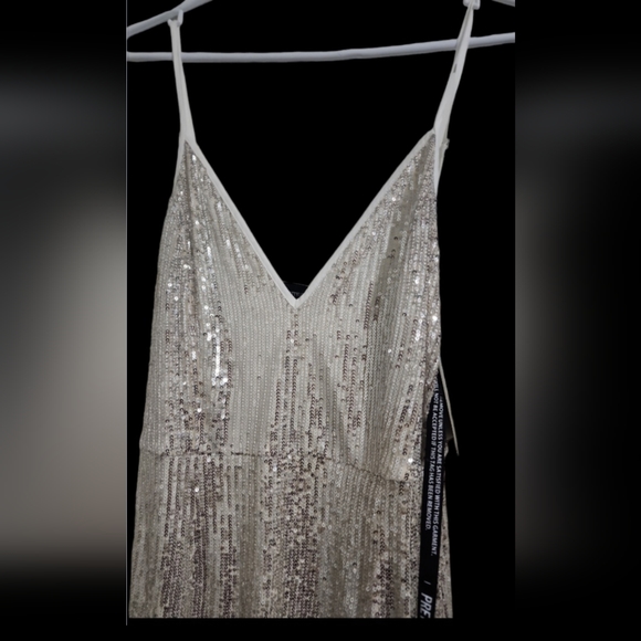 NWT Pretty Little Thing Silver Sequin Split Midi Dress Size: US -8 - Picture 3 of 16